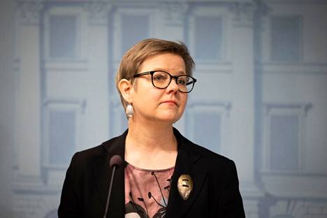 Sisäministeri Krista Mikkonen valtioneuvoston tiedotus­tilaisuudessa huhtikuussa. 