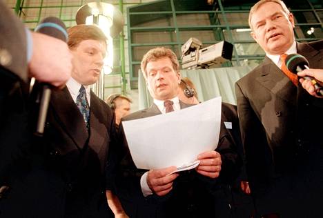 Vuoden 1999 eduskuntavaaleissa Helsingissä olivat ehdolla puolueidensa puheenjohtajat Esko Aho (vas.), Sauli Niinistö ja Paavo Lipponen, ja alettiin puhua pääministerivaalista. 