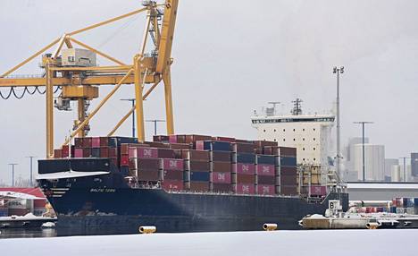 X-Press Container Linesin Baltic Tern -rahtialus Vuosaaren satamassa Helsingissä 20. helmikuuta.