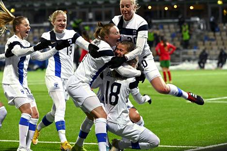 Linda Sällströmin maalia on juhlittu maajoukkueessa 48 kertaa. Kuva helmikuun 19. päivän EM-karsintaottelusta Portugalia vastaan.