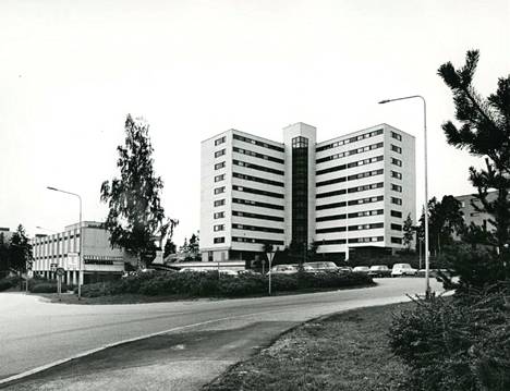 A picture taken in the early 1970s shows the Souka Library House on the left.