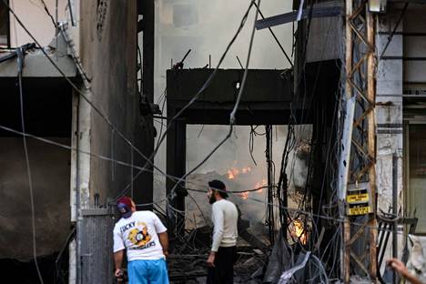 On Saturday, residents inspected the destruction of buildings bombed by Israel in the southern suburbs of Beirut. According to Susanne Dahlgren, all of Lebanon has united to help those who fled from the attacks.