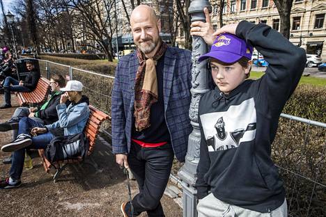 Heikki Arikka muisteli nuoruutensa alkoholikulttuuria. Hänen poikansa Bruno kuuluu sukupolveen, joka ei juuri alkoholia käytä.