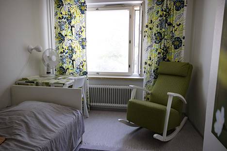 Turvakoti Toukolassa huoneet ovat pieniä, ja yleensä yhdessä huoneessa asuu useita perheenjäseniä.