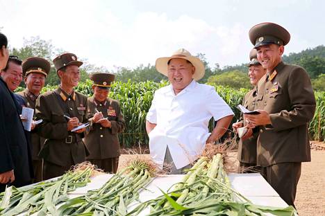 Kim Jong-un vieraili maatilalla numero 1116 elokuussa 2015 julkaistussa kuvassa. 