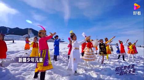 Xinjiang children sing Join us in winter on the Haokan video website.