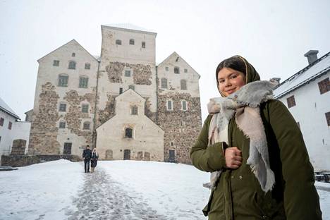 Lasten uutiset vieraili Hertan kanssa yli 700 vuotta vanhassa Turun linnassa.