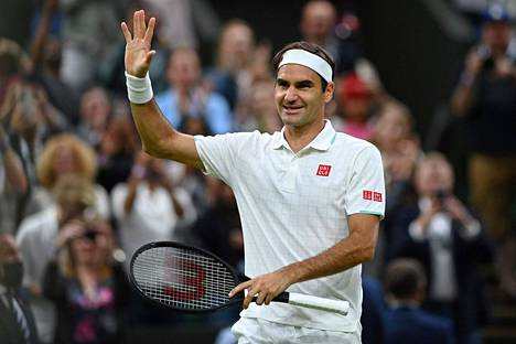 Roger Federer Wimbledonin turnauksessa heinäkuussa 2021.