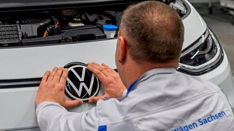Osakkeet | Autojätti Volkswagenin osakkeen raju hintanousu kiinnitti Saksan finanssivalvojan huomion