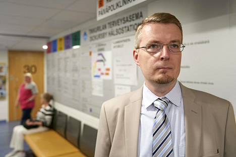 Vantaalla asuva julkisoikeuden professori Tomi Voutilainen pitää kotikaupungissaan ilmi tulleita Apotti-järjestelmän tietosuojaongelmia sosiaali- ja terveydenhuollon salassapitoa koskevien lakien vastaisina.