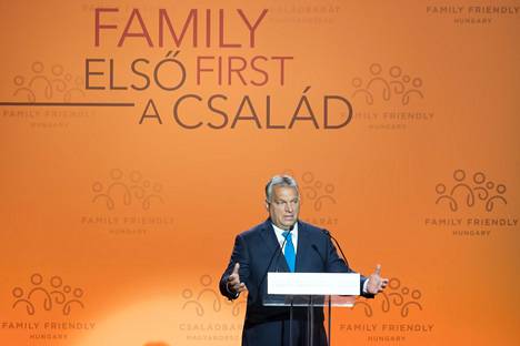 Unkarin pääministeri Viktor Orbán sanoi väestökokouksen alussa Budapestissa, että kymmenen miljoonan asukkaan Unkari voi kadota kartalta.