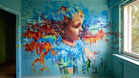 Taiteen kotitalossa oli viime kesänä 94 taiteilijan taidetta. Kuvassa Jarno Sinivaaran teos.