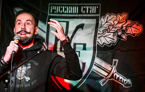 Venäläinen nationalistibloggaaja Roman Antonovski puhui konserttiyleisölle Moskovassa marraskuun lopussa.
