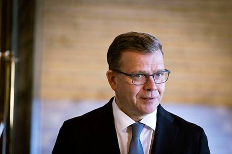 Petteri Orpo piti keskiviikkona tiedotustilaisuuden hallitusneuvotteluista eduskunnan Valtiosalissa.