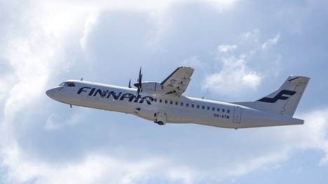 Finnairin kone kuvattuna Helsinki-Vantaan lentoaseman läheisyydessä kesäkuussa 2021.