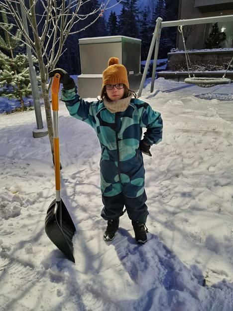 Eemeli Heikkilä, 10, rakastaa lumitöitä.