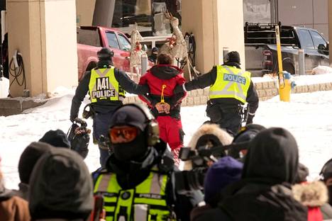 Poliisi pidätti lähes 200 ihmistä Convoy-mielenosoituksessa Ottawassa. Heistä yli sataa vastaan on nostettu syytteitä. 