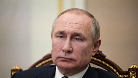 Venäjä | Putin allekirjoitti lain, jolla voidaan rajoittaa Venäjällä sijaitsevien lähetystöjen työntekijöiden määrää