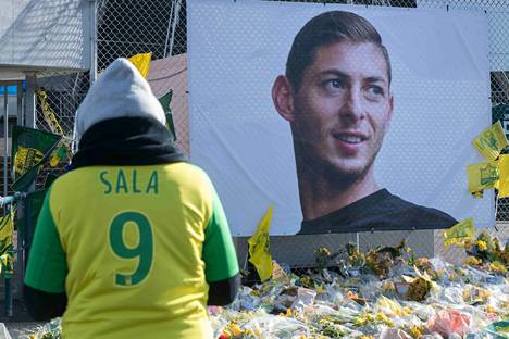 Nantesin kannattajat muistelivat lento-onnettomuudessa kuollutta Emiliano Salaa helmikuussa 2019.