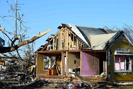 Talo kärsi pahoja tuhoja tornadossa Mississippin Rolling Forkissa.