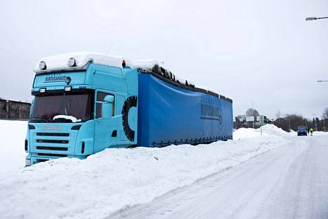 The truck was surrounded by plowed snow in Viikki, Helsinki, in early February.