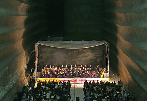 Soledarin suolakaivoksessa järjestettiin sinfoniakonsertti vuonna 2004.
