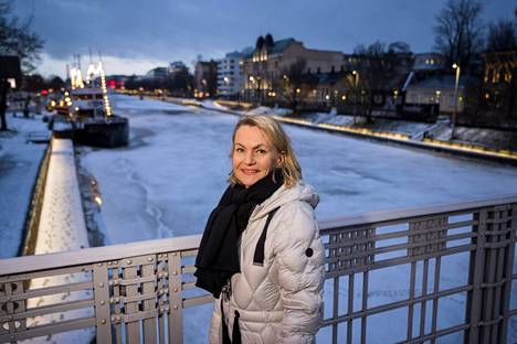 Hanna Kaleva, CEO of KTI Kiinteistötiedo, on the banks of the Aura River in Turku.