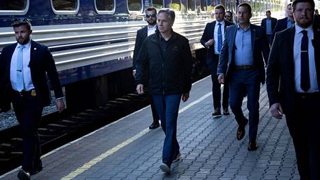 Yhdysvaltain ulkoministeri Antony Blinken nousi Kiovaan vievään junaan Puolan rajakaupungissa Przemyśl Głównyssä tiistaina.