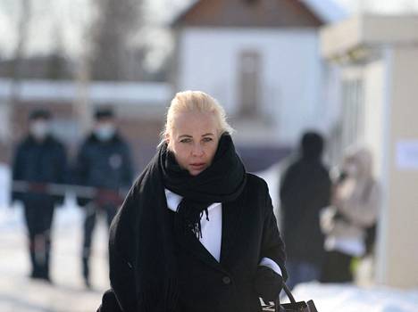  Юлия Навальная на выходе из колонии ИК-2 в феврале 2022 года. Фото: Денис Каминев / Reuters