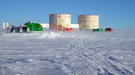 Ranskalais-italialainen tutkimusasema Concordia sijaitsee itäiselle Antarktiksella. Concordialla mitattiin perjantaina –11,5 celsiusasteen lämpötila. Kyseessä on lämpöennätys.