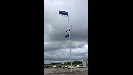 Sää | ”Oi, nyt muuten tuulee” – viikkojen purjehduksella oleva suomalaisperhe videoi Suomenlahden puhuria Haapsalun satamassa
