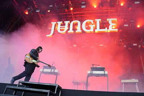 Jungle, known for its many hits, was responsible for the relaxed party atmosphere at the end of the evening.