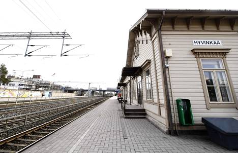 Varhaisilla junilla oli nykymatkustajan vinkkelistä vieraita tarpeita –  Siksi Helsingin pohjoispuolelle tehtiin asema strategiseen paikkaan -  Järvenpää 