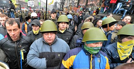 Ukrainan hallitusta kritisoivat mielenosoittajat valmistautuvat sunnuntain suurmielenosoitusta varten Kiovassa. 