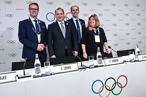 Ruotsin olympiakomitean puheenjohtaja Mats Årjes- (vas.) kansainvälisen olympiakomitean pääkonttorissa Lausannessa 2019.