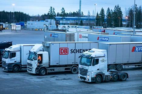 DB Schenkerin logistiikkakeskus Vantaan Viinikkalassa.
