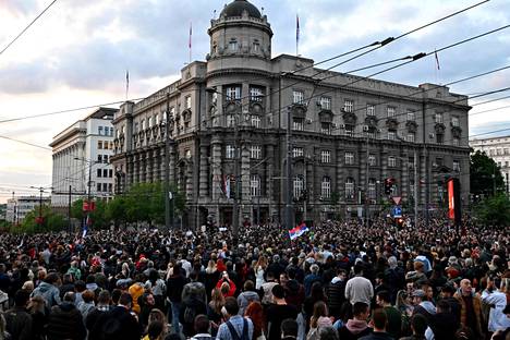 Mielenosoittajat Belgradissa vaativat eri päättäjien eroa sekä mediaväkivallan rajoittamista.
