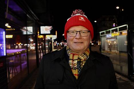 Peter Hultqvist käveli maanantai-iltana kohti kotiaan Tukholman Sveavägenillä.