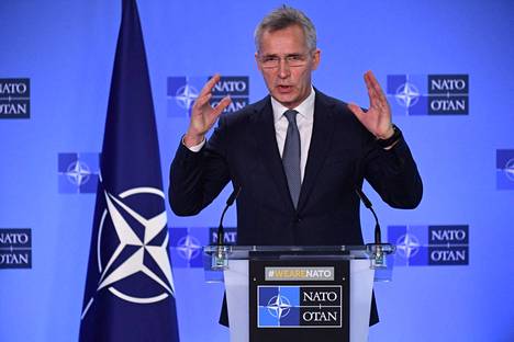 Naton pääsihteeri Jens Stoltenberg Brysselissä maanantaina.