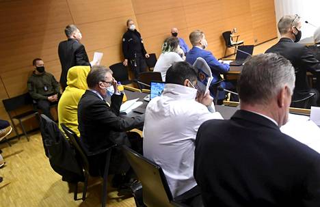 Metsälän paloittelusurman käsittely alkoi Helsingin käräjäoikeudessa maanantaiaamuna. Oikeudenkäynnissä on syytettynä yhteensä yhdeksän ihmistä.