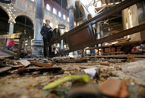 Koptien katedraali Kairossa tuhoutui pahoin sunnuntain pommi-iskussa.