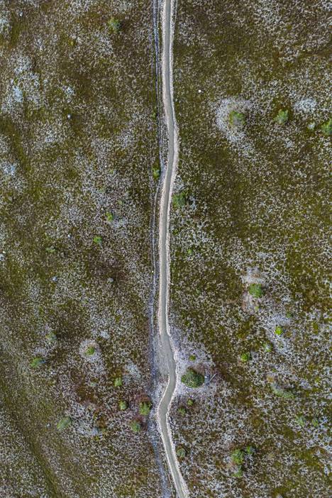 Summer route at the top of Kukastunturi in the Pallas-Yllästunturi National Park as photographed from the air.