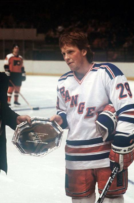 Reijo Ruotsalainen New York Rangersin paidassa vuonna 1985.