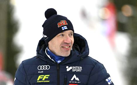 Maastohiihdon maajoukkueen päävalmentaja Teemu Pasanen seurasi viime viikonloppuna Suomen cupin kilpailuja Vantaan Hakunilassa.