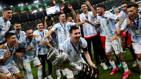 Jalkapallo | Argentiina kaatoi hallitsevan mestarin Brasilian – Messi juhlii vihdoin Etelä-Amerikan mestaruutta