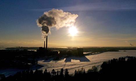Helenin Salmisaaren voimalaitos tuottaa lämpöä kivihiilellä.