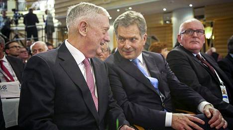 Tasavallan presidentti Sauli Niinistö keskusteli Yhdysvaltain puolustusministerin James Mattisin kanssa Münchenin turvallisuuskonferenssissa.
