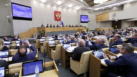 Venäjän parlamentin alahuoneen duuman kansanedustajat hyväksyivät maanantaina Ukrainalle kuuluvien alueiden ”liittämisen” osaksi Venäjää. 