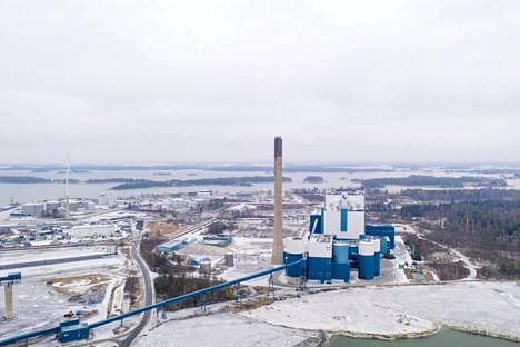 Tänä talvena Fortumin Meri-Porin hiilivoimalan tuotantoa ajettiin ylös sähköpulan estämiseksi. Kuva vuodelta 2020. Fortum on jo aiemmin sitoutunut kivihiilituotannon alasajoon Suomessa.