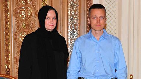 Leila ja Atte Kaleva (vas. ja kesk.) joutuivat jeminiläisten islamisten kidnappaamiksi yli neljäksi kuukaudeksi syksyllä 2012.